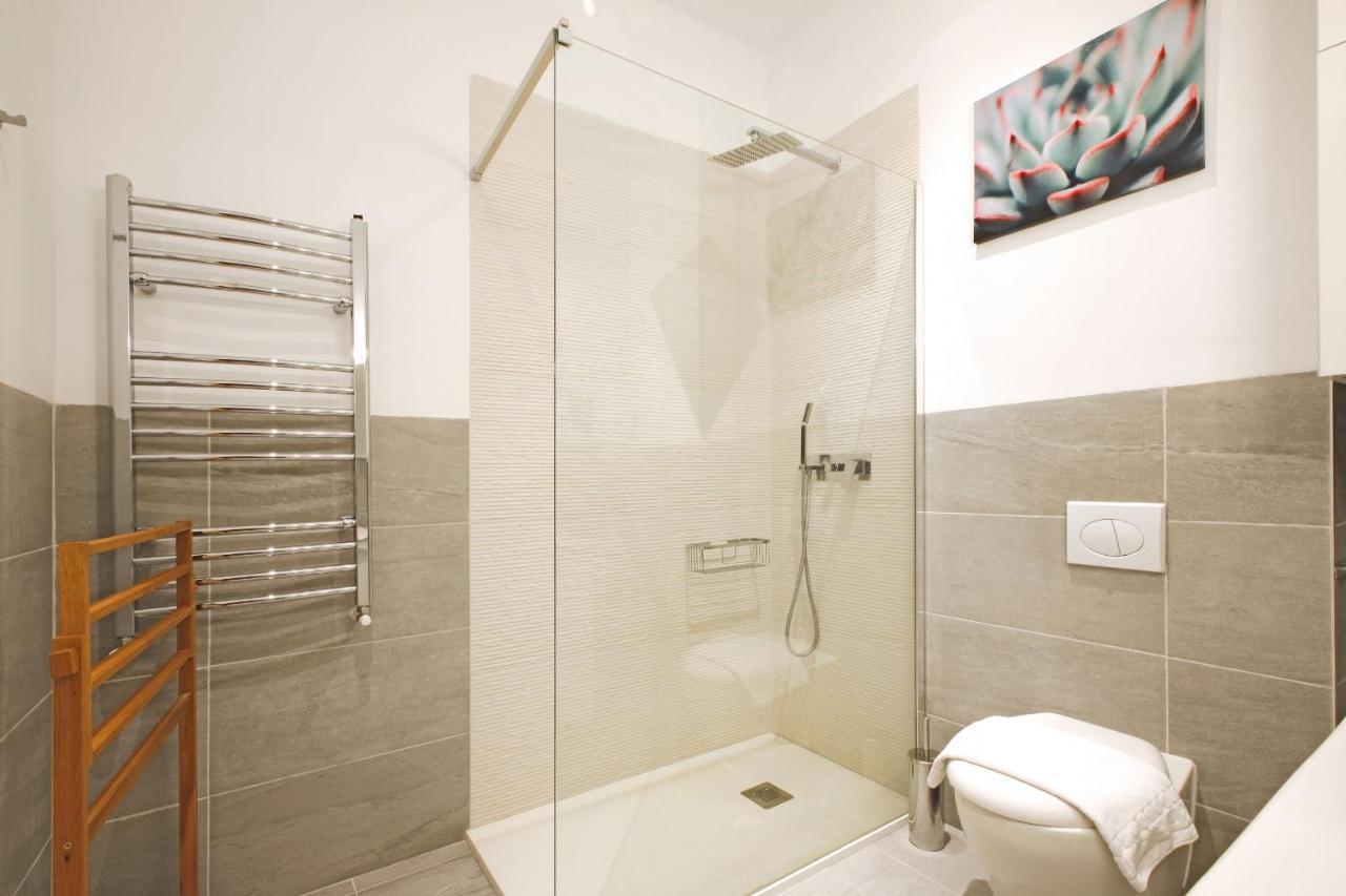Reina Sofia Boutique I Apartment Madrid Luaran gambar